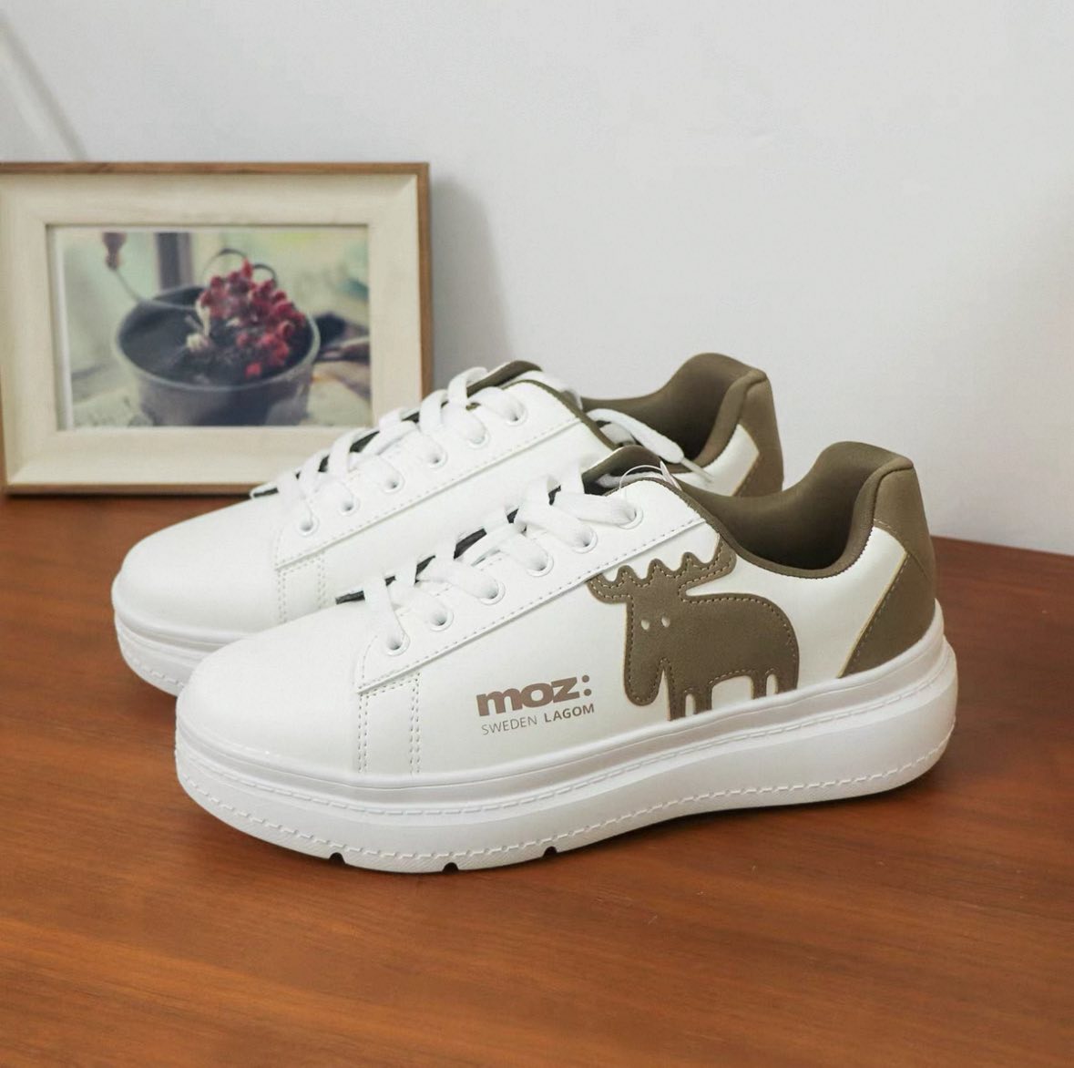 瑞典 MOZ 小鹿厚底小白鞋