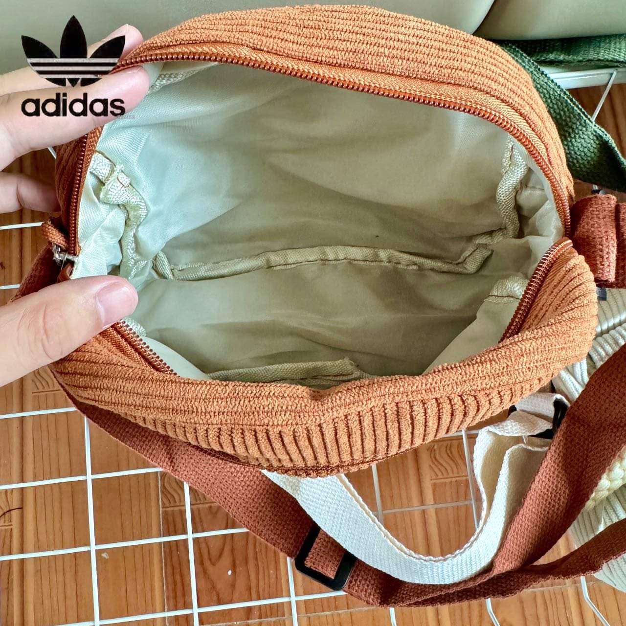 Adidas燈芯絨包