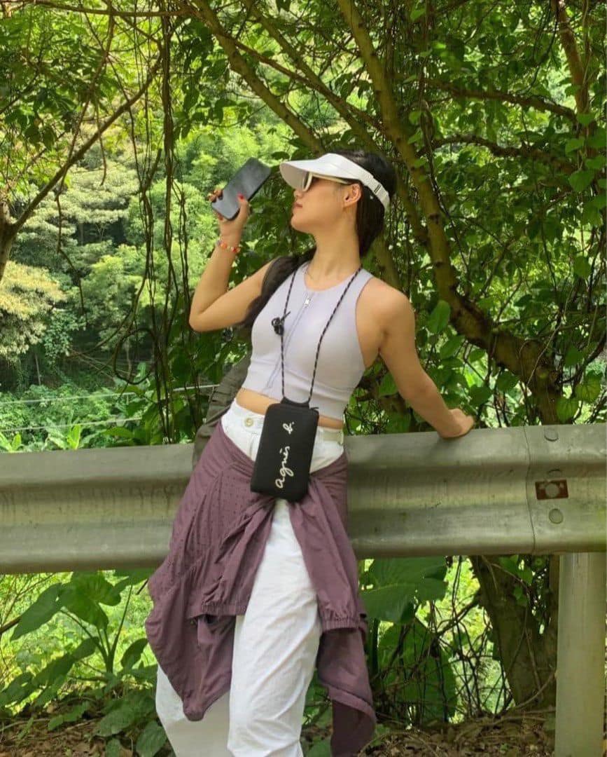 Agnes b聯名限量款護照/證件/手機斜背包