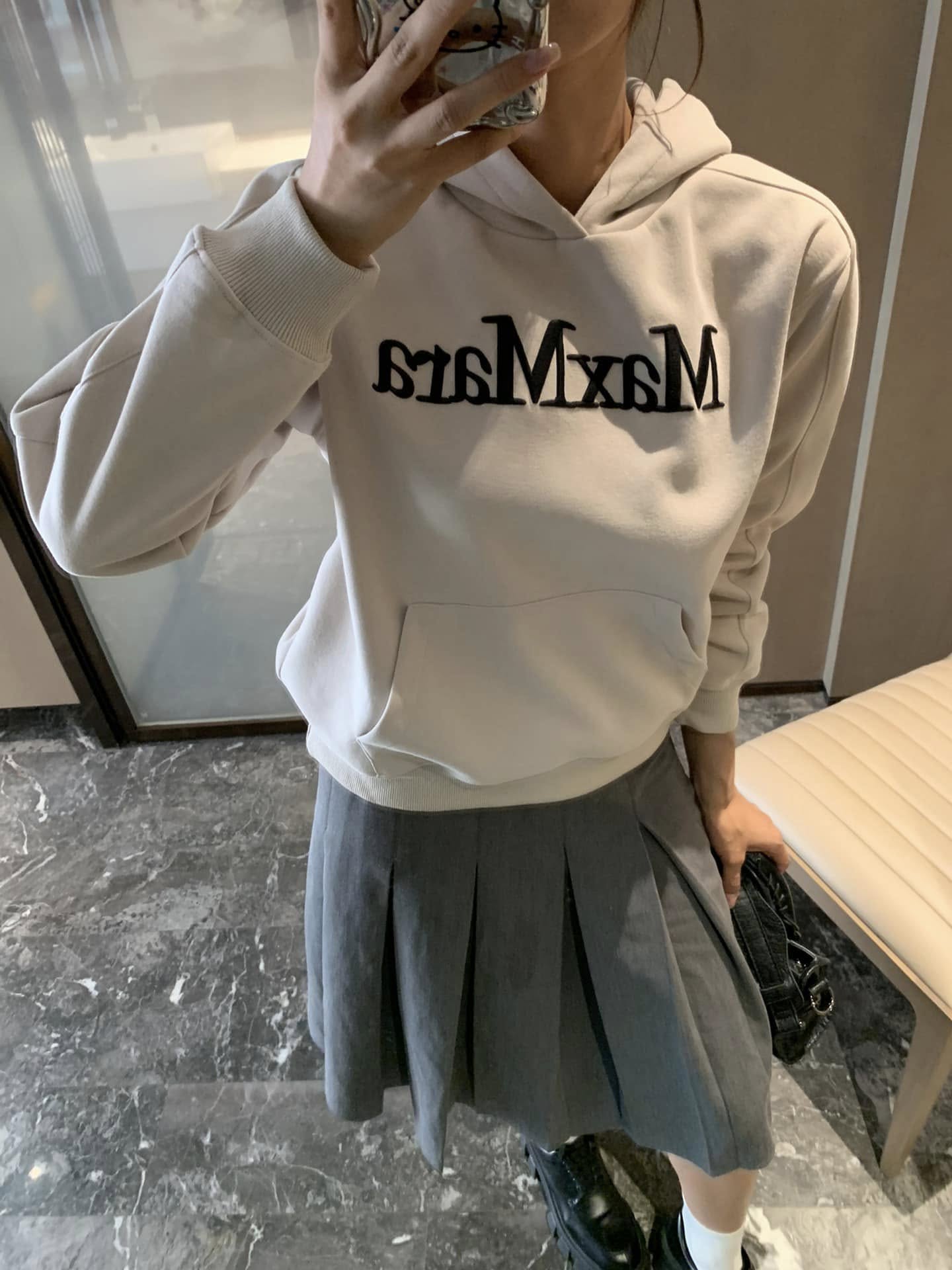 Max純色字母刺繡連帽衛衣