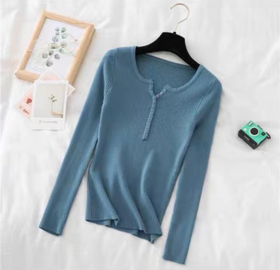 心機修身內搭排釦針織上衣