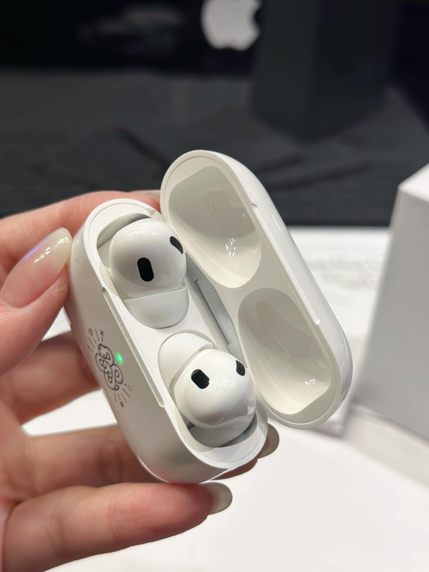 AirPods 六代蛇來運轉 限定藍牙耳機
