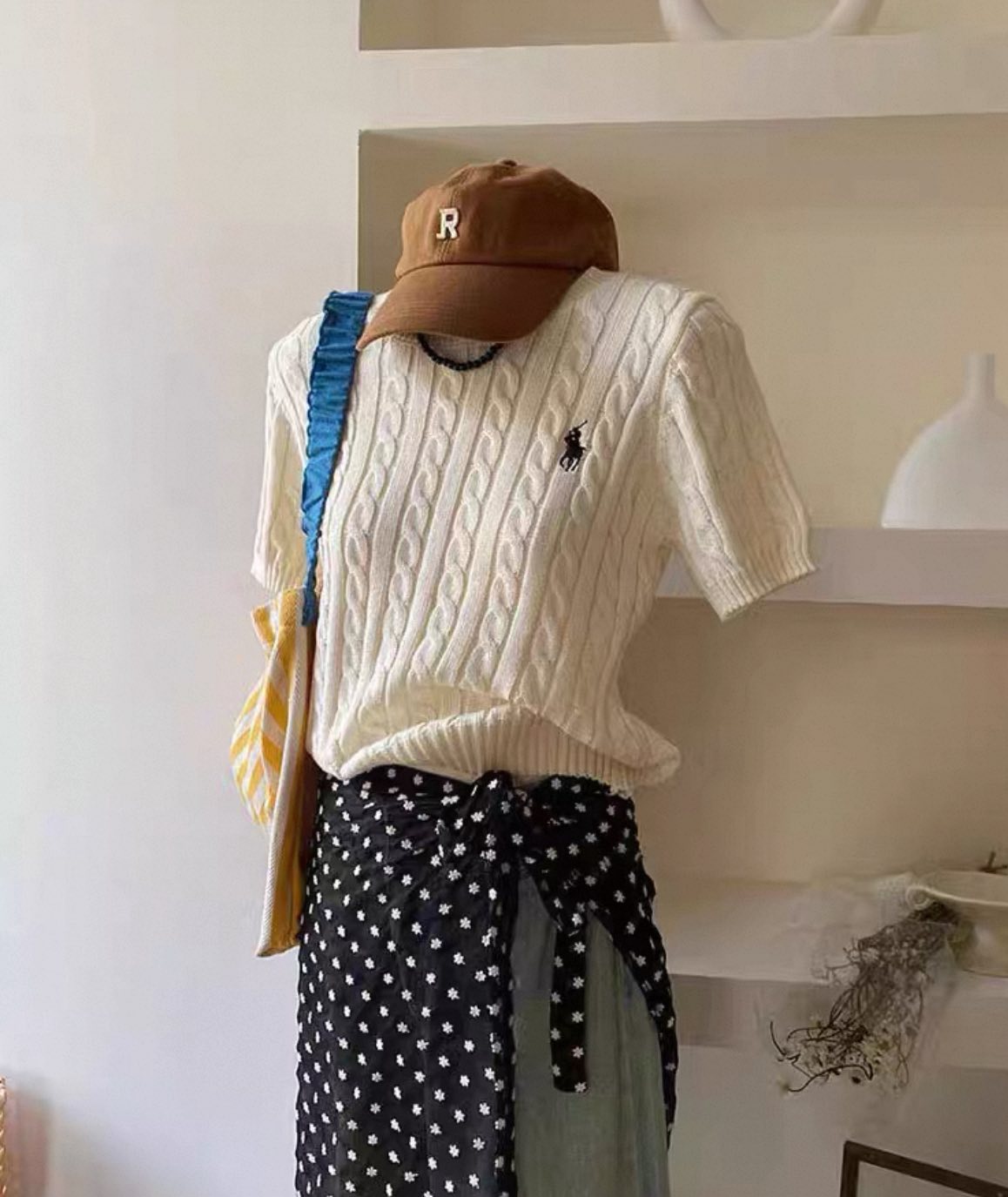 麻花針織短袖小馬刺繡上衣