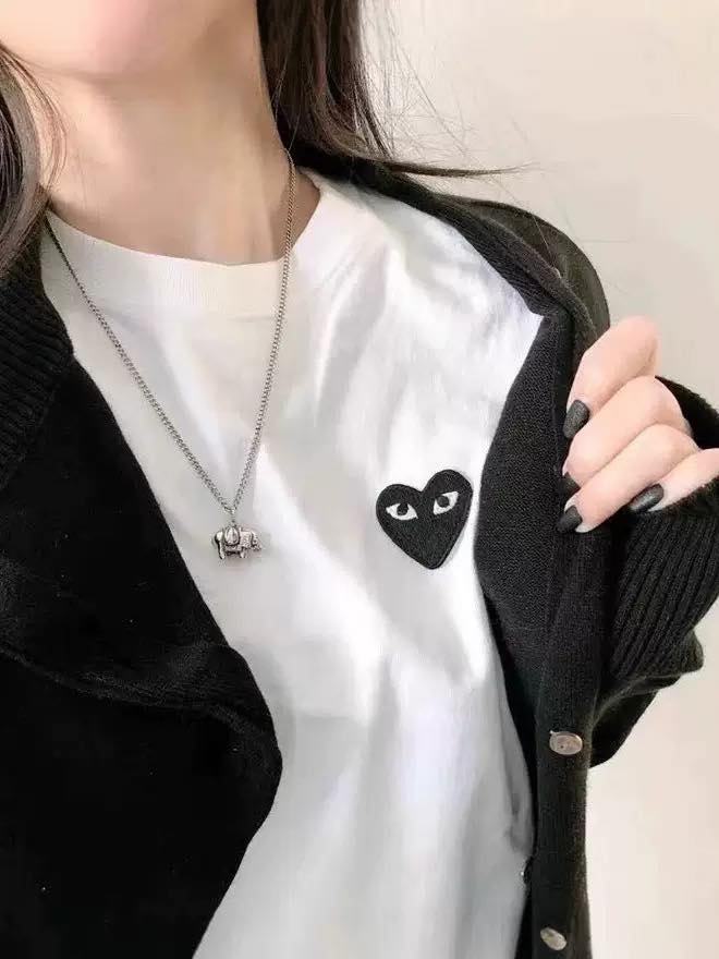 日本PLAY愛心刺繡百搭T恤