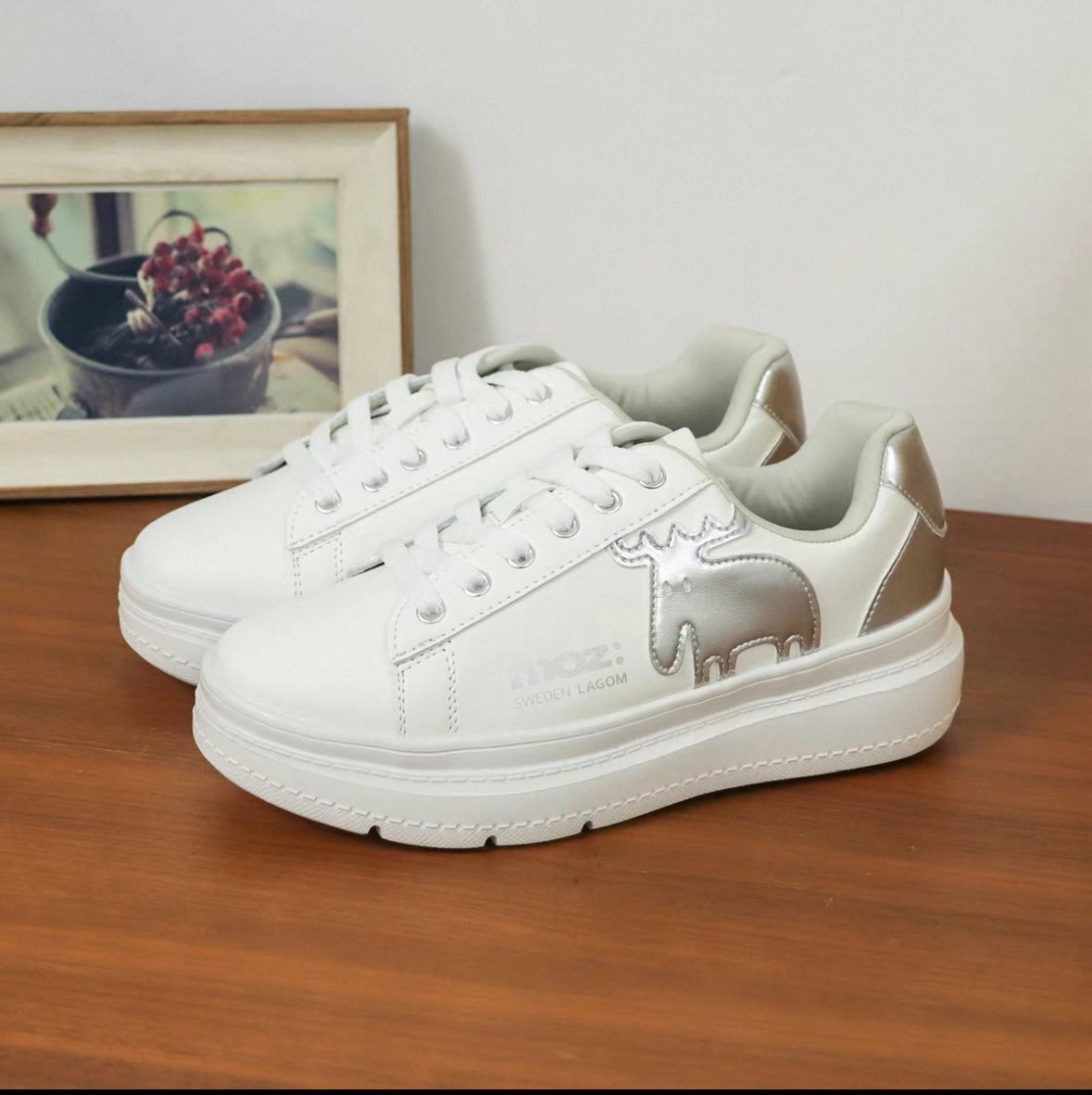 瑞典 MOZ 小鹿厚底小白鞋