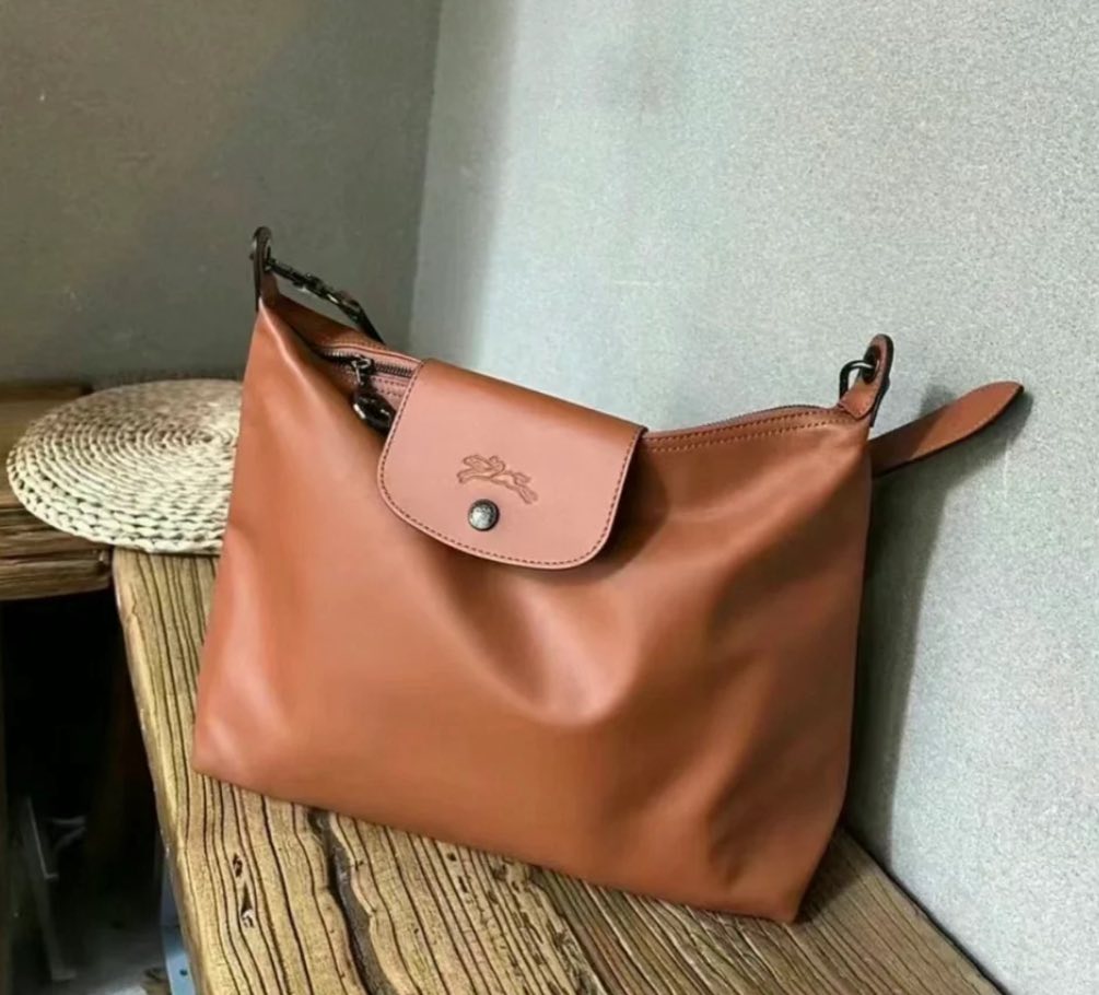 Long驤半月形 HOBO 包