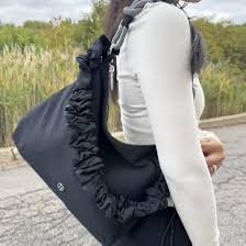 LuLu褶皺斜背大腸包