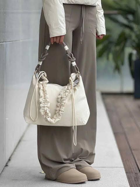 LuLu褶皺斜背大腸包