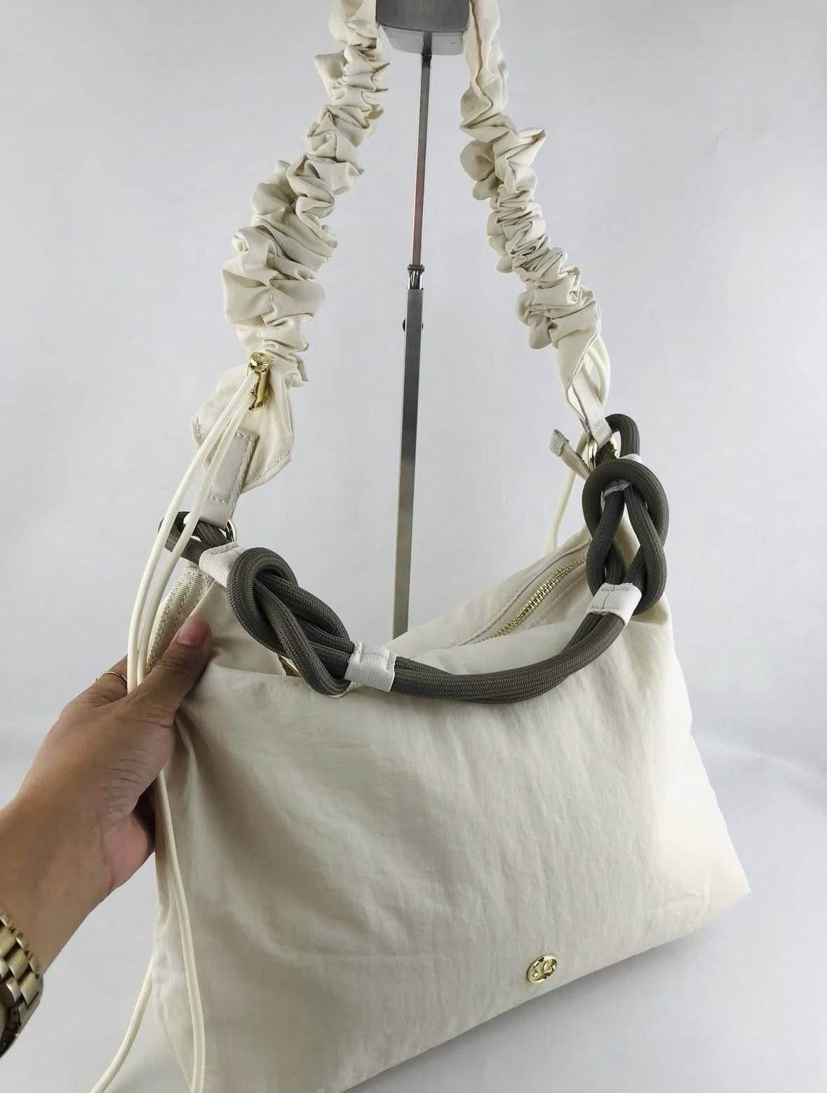 LuLu褶皺斜背大腸包