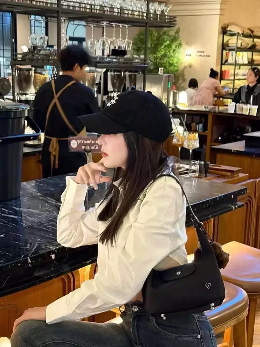 泰國 Pony Moya 尼龍牛角包